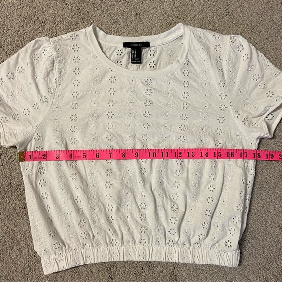 FOREVER 21 White Eyelet Cropped Top Size M - Picture 6 of 7